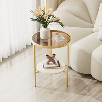 Table d'appoint moderne en métal avec cadre doré, table basse en verre à trois pieds pour salon, mobilier pour petit appartement