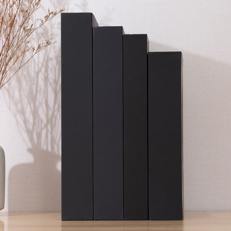 Livre unique noir de couleur unie sans mots