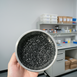 เม็ดพลาสติกโพลีเอทิลีน HDPE รีไซเคิล เกรดฟิล์ม คุณภาพสูง สำหรับการขึ้นรูปด้วยการเป่าลม สีดำ สำหรับการฉีดขึ้นรูป - Product Image 1