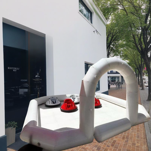 Mignonne trace gonflable blanche noire avec arche pour voiture tamponneuse location fête événement traçage arène gonflable arène tamponneuse arène pour enfants - Product Image 1