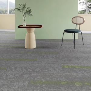 Dalles de moquette modernes en polypropylène à boucles, amorties, rayées, résistantes à l'eau et écologiques pour la maison - Vente en gros usine - Product Image 3