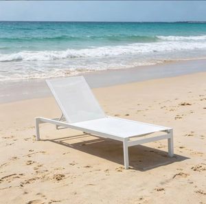 Chaise longue de jardin en aluminium à prix réduit, idéale pour la piscine et la plage, avec dossier réglable - Product Image 1