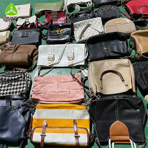 Fardos de Bolsas de Ombro de Marca Usadas para Senhoras em Atacado Produtos de Brechó a Granel - Product Image 4