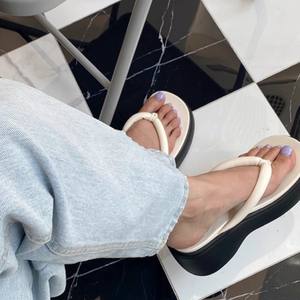 2025 New <b>Summer</b> Retro Platform <b>Wedge</b> Fashion Viral Toe-post Flip-flops Women's Solid Color Platform <b>Sandals</b> for Outdoor Wear - Product Image 3