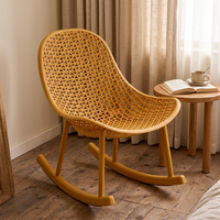 Fauteuil à bascule moderne en plastique pour une personne, confortable et relaxant, idéal pour le salon, la terrasse ou le balcon.