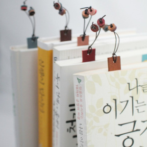 Customized vintage-style leather <b>bookmarks</b>; practical <b>bookmarks</b> for teachers and students to mark reading notes; creative - Product Image 2
