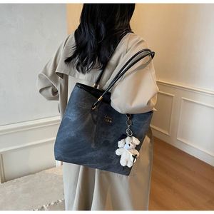 Sac fourre-tout en cuir PU uni pour femme Dman - Résistant à l'eau, grande capacité, fermeture à glissière, portable pour un usage quotidien et les voyages - Product Image 5