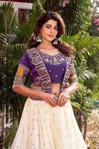 Conjunto de Lehenga, Kurti y Dupatta para Mujer, Ideal para Fiestas y Celebraciones, Disponible para la Venta - Product Image 4