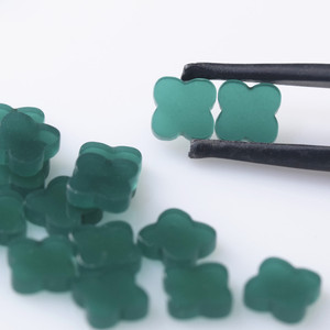 Di alta qualità sciolto gemma quattro foglia di trifoglio di <span class=keywords><strong>pietra</strong></span> naturale <span class=keywords><strong>verde</strong></span> <span class=keywords><strong>agata</strong></span> per collana bracciale - Product Image 1