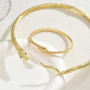 Conjunto de collar y pulsera de aleación de zinc chapado en oro con diseño de serpiente para mujer, joyería de fiesta, accesorio de moda. - Product Image 3