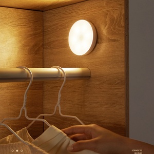 Lámpara Nocturna Inteligente con Sensor de Movimiento LED, Recargable, 6 LED Redondos Blancos, Pequeña Luz Nocturna para Gabinete - Product Image 5