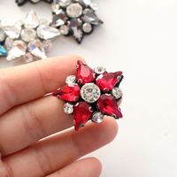 Échantillon gratuit de l'écusson de gelée strass populaire 3D strass patchs perlés cousus sur des patchs diamantés pour accessoires vestimentaires
