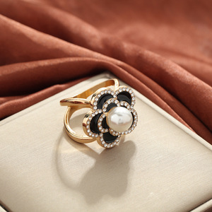 Hebilla Metálica de Camelia Negra con Decoración de Flor de Aleación y Diamantes de Imitación, Accesorio para Prendas de Vestir, Primavera 2024 - Product Image 2