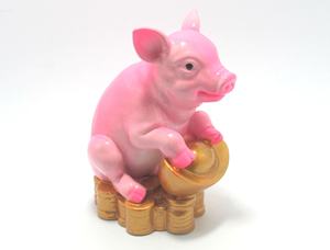 Statue de cochon assis rose 66mm de hauteur matériau en polyrésine Design artificiel élégant pour la décoration de la maison - Product Image 3