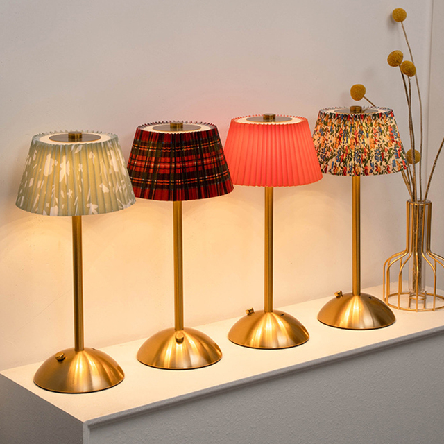Fashionable Rechargeable Cordless Touch Control Dimmable Metal Table Lamp With Pleated Shade for Home Bar