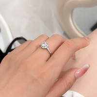 Bague de mariage en argent 925 plaqué rhodium avec moissanite ronde certifiée GRA, bijoux en gros pour les boutiques en ligne