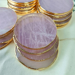 Posavasos de ágata de geoda de piedra de cristal de cuarzo rosa al por mayor posavasos de ágata rosa con forma de corazón redondo con adorno dorado - Product Image 5
