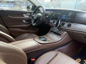 เมอร์เซเดส-เบนซ์ อี-คลาส ปี 2020 รุ่น E300 L แฟชั่น อิดิชั่น เทอร์โบชาร์จ ออโตเมติก ล้อแม็ก R18 พวงมาลัยซ้าย รถมือสอง หลังคาซันรูฟแบบพาโนรามา สีเข้ม - Product Image 6