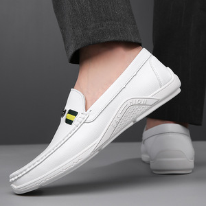 Mocasines blancos de verano para hombre, con punta redonda, transpirables, con suela de goma, informales, tipo náuticos, fáciles de poner. - Product Image 4