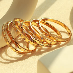 मिरडिया वाटरप्रूफ महिलाएं 18k गोल्ड cz जिरकोनिया दिल के आकार के स्टार ब्रैसलेट स्टेनलेस स्टील फैशन गहने कंगन - Product Image 2