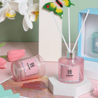 Ensemble de parfums d'intérieur de luxe OEM ODM sous marque privée, bougie en verre rose et diffuseur à bâtonnets, emballage personnalisé, coffret cadeau