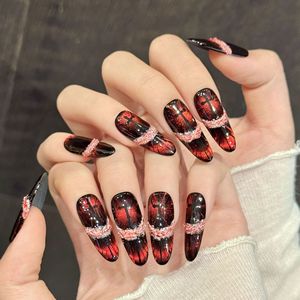 Ongles press-on artisanaux, cool et stylés, avec motif de bandage noir et rouge effet sang et textures dégradées de style sombre - Product Image 2