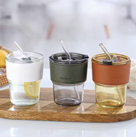 Tasse en verre à eau ambré dôme vintage personnalisé de 400ml de haute qualité avec couvercle isolé et paille pour restaurant ou comme cadeau
