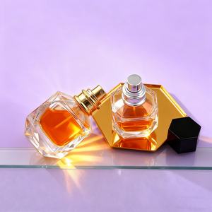 ขวดน้ำหอมแก้วใสหรูหรา ขนาด 30 มล. 50 มล. 100 มล. พร้อมฝาฉีดสีทอง/สีเงิน - Product Image 2