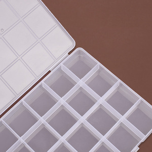 Caja de Almacenamiento de Plástico Transparente con 28 Compartimentos y Tapa, Organizador de Joyas y Abalorios, Estuche de Exhibición, Contenedor de Almacenamiento de Escritorio - Product Image 3