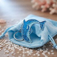 Porte-clés personnalisé en alliage de zinc en forme de dauphin, bicolore bleu pailleté, émail souple, thème marin, pour aquarium, OEM ODM, faible MOQ