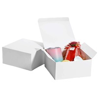 Boîte rigide en papier kraft blanc recyclable en gros avec logo personnalisé en relief et fermeture à rabat pour emballage de cadeaux de mariage et de fête