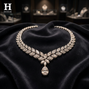 สร้อยคอเจ้าสาวลายใบไม้มาร์ควิส ทองคำขาว 14K จี้รูปหยดน้ำทรงลูกแพร์  โชคเกอร์ประดับมอสซาไนต์ มงกุฎรูปตัววี ดีไซน์หรูหรา - Product Image 1