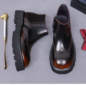 Chaussures en cuir pour hommes, de luxe et de haute qualité, à trois coutures, fabriquées à la main, style Goodyear, décontractées et habillées, à enfiler, gravées, intemporelles - Product Image 1