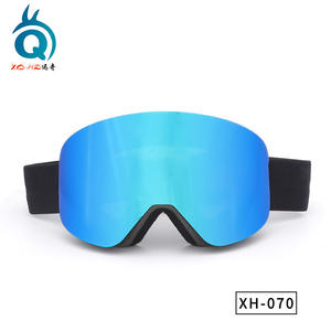 Gafas de Esquí Xqhq de Doble Capa Antivaho con Película Magnética Azul de TPU para Adultos, Protección Visual para Deportes de Nieve al Aire Libre - Product Image 4