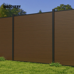 Clôture composite WPC co-extrudée sur mesure, revêtement mural <span class=keywords><strong>extérieur</strong></span> pour jardin, poteaux en aluminium, bois-plastique traité chimiquement sous pression - Product Image 1