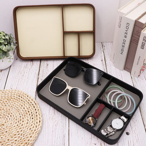 Bandeja de Cuero y Madera para Objetos Personales, Organizador de Escritorio para Llaves, Gafas de Sol y Relojes, Elegante Regalo para Él - Product Image 4