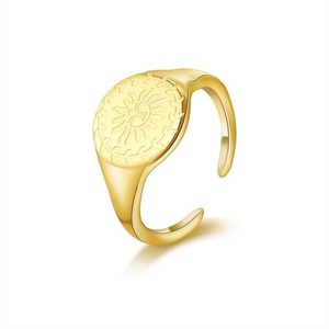 Anillo Ajustable de Acero Inoxidable con Baño de Oro y Diseño de Hierba, Producto en Oferta - Product Image 2