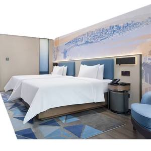 Ensemble de mobilier de chambre double économique pour hôtel 5 étoiles : Cadre de lit en bois avec tête de lit, bureau et tables de chevet pour projets hôteliers - Product Image 5