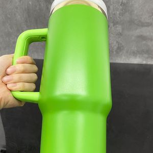 Vaso Personalizado con Logotipo, Sublimación en Blanco, 40 oz, H2.0, Dorado Espejo en la Parte Inferior, para Grabado Láser Navideño - Product Image 4