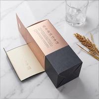 Boîte d'emballage de luxe rigide pour bouteille de vin, matériaux recyclés, fermeture magnétique, dorure à chaud, revêtement UV, finition mate
