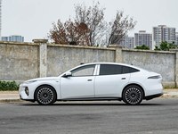 Nouvelle BYD Seal 08 2026, berline électrique de luxe haut de gamme, autonomie 905 km, 300 kW, conduite à gauche, pour l'exportation