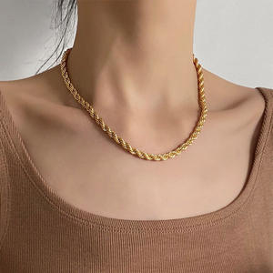 Nuova Tendenza 2025: Set di Gioielli da Donna all'Ingrosso con Collana e Bracciali a Catena Cubana in Acciaio Inossidabile Placcato Oro 18K - Product Image 3