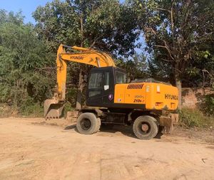 Excavatrice sur pneus d'occasion Hyundai R210W-7 de 21 tonnes, modèle 2015 - Product Image 3