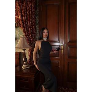 Robe crayon noire Rowena avec détail de fente accrocheur - Product Image 3