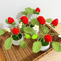 Hotsell wollen haakbloemen mandje gepotte fruit haakgeschenken handgemaakte mini gebreide oranje aardbeienmandje huisdecoratie