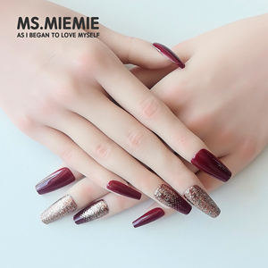 Ms.Miemie – Lot de 24 faux <span class=keywords><strong>ongles</strong></span> réutilisables en ABS, longs, forme cercueil, à presser, vente en gros, couleur unie <span class=keywords><strong>rouge</strong></span> ombré avec paillettes - Product Image 1