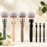 Ensemble de pinceaux de maquillage 4 pièces magnétiques portables en poils synthétiques avec manches en plastique pour poudre, anticernes et fard à joues – Idéal pour les voyages