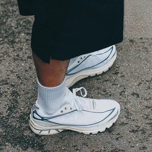 Chaussures de sport polyvalentes pour hommes et femmes, respirantes, avec empeigne en mesh, amorti léger, style jogging quotidien, baskets Saucony. - Product Image 2