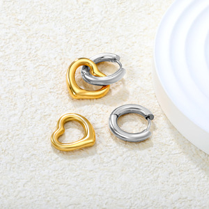 Boucles d'oreilles clous géométriques en acier inoxydable plaqué or 18 carats, tendance pour femmes - Product Image 3