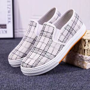 MAZ Women's Cloth Shoes Breathable Canvas Versatile Flat Shoes - Product Image 1